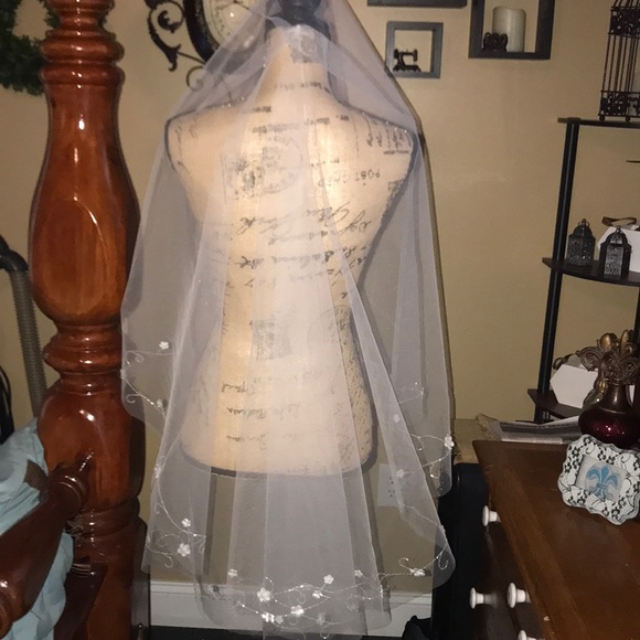 New Hand Beaded wedding veil - Picture 6 of 8